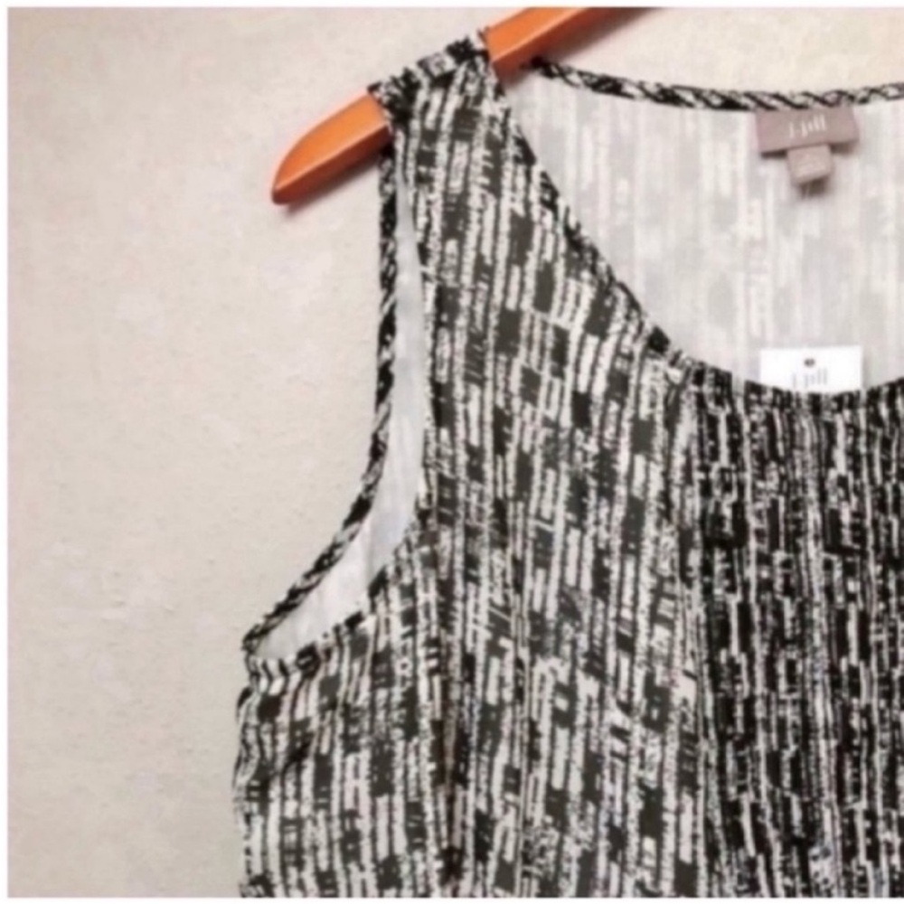 Black & White Sleeveless Shift Dress Petite